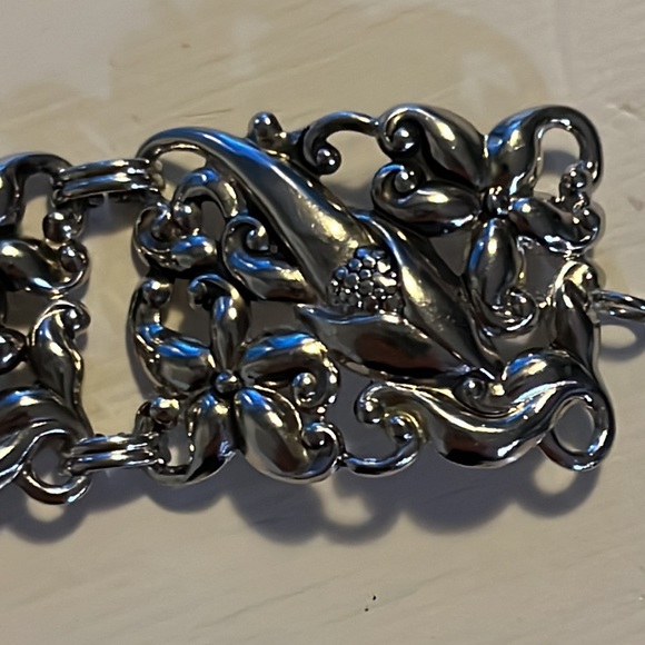 Vintage wide polished silver bracelet with faceted black/silver hematite stones - Picture 7 of 9